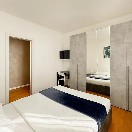 8th Floor - View Apartment Milan